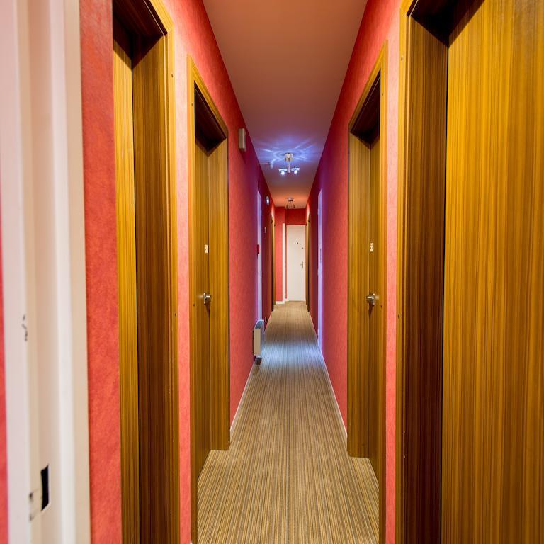 Hotel Chantepie Жу-ле-Тур Экстерьер фото